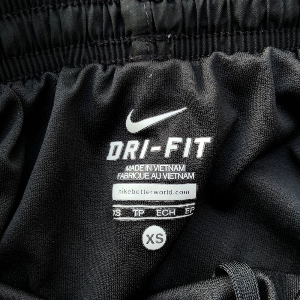 Nike Women’s running shorts - Picture 3 of 4